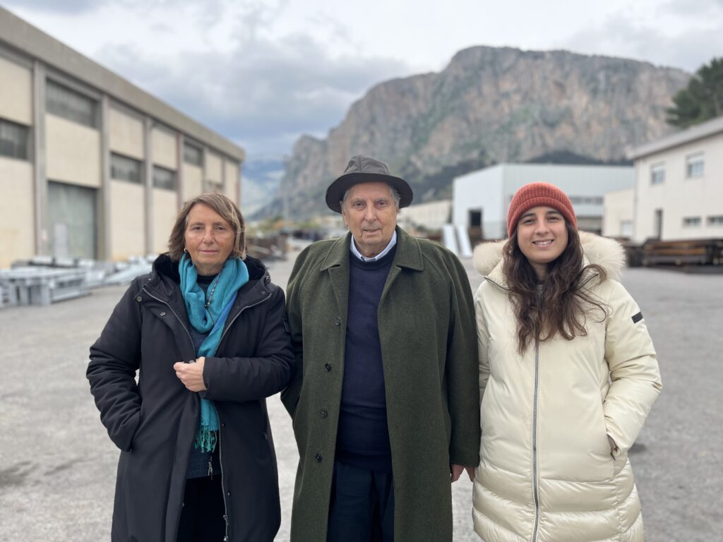 Da sinistra verso destra il vice presidente della Tecnozinco Daniela Prestigiacomo, il presidente Giuseppe Prestigiacomo e Laura Monastra